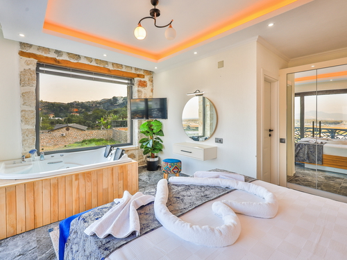  gece  -  Kasım
  | Seydikemer Karadere’de Jakuzili Balayı Villası